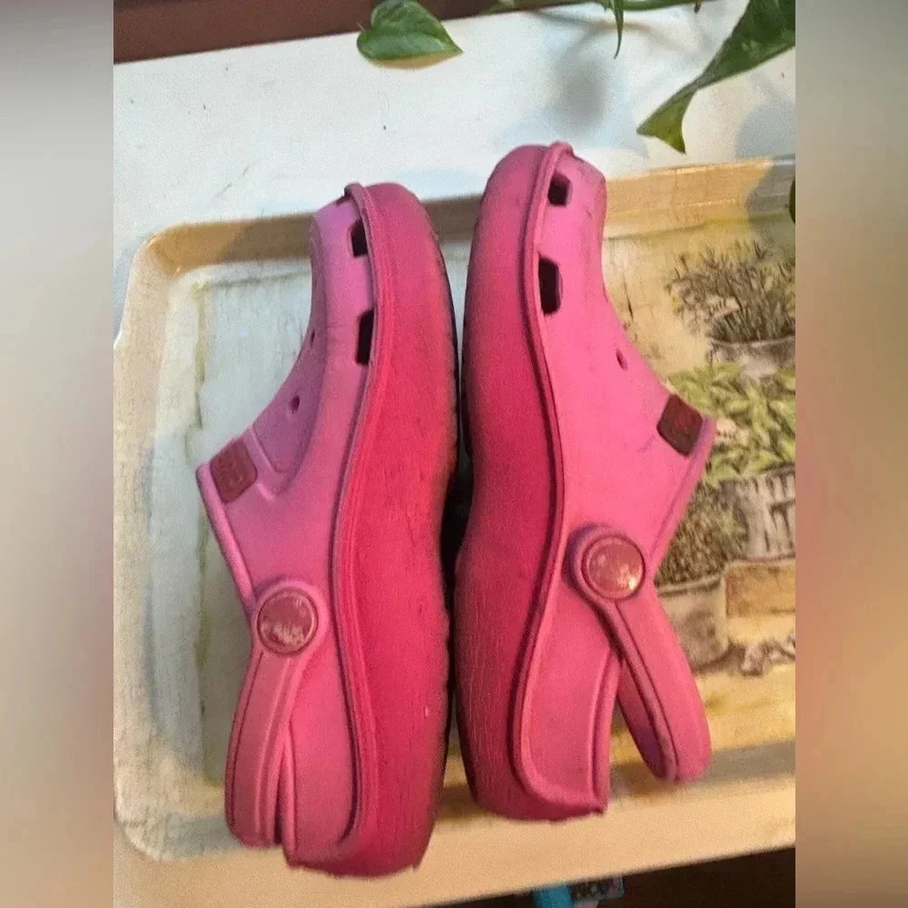 Pink crocs J1